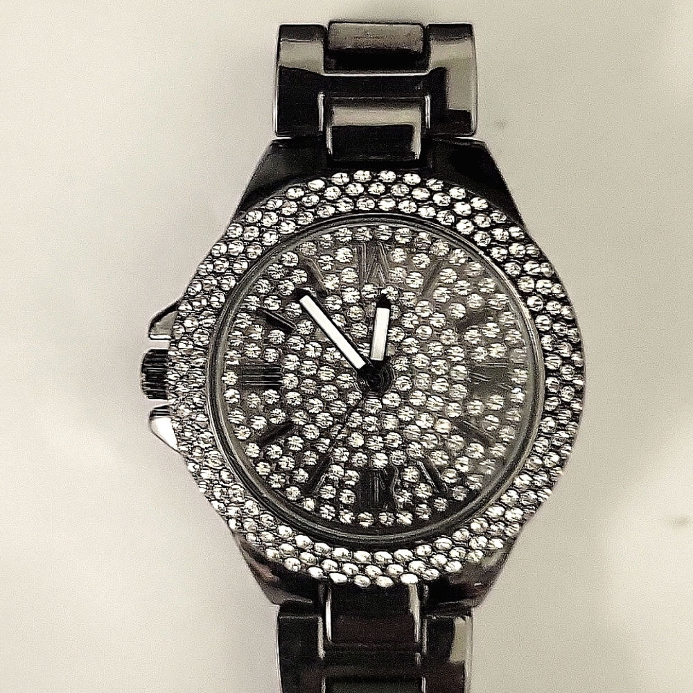 Womens Geneva Platinum Silver/Chrome watch with stainless steel back